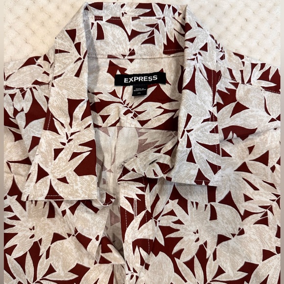 Men’s Express short sleeve button down - Picture 2 of 2